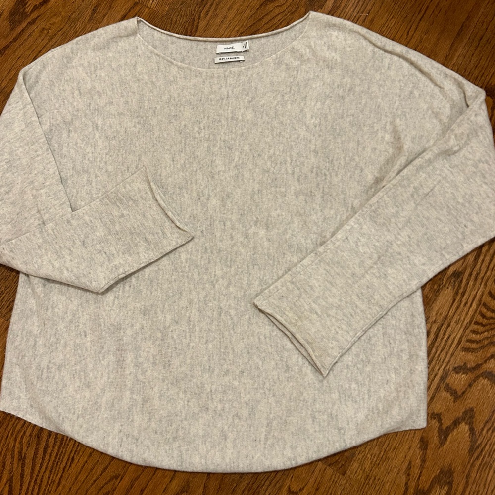 Vince Light Grey open neck cashmere sweater 🌸🌸